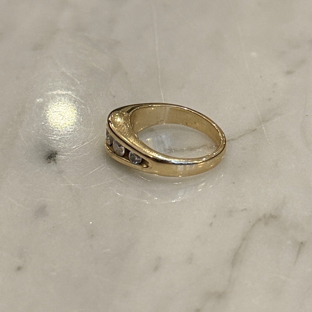 14k GOLD & DIAMOND 5 Stone Channel Set Gypsy Band Boat Ring, Circa 1980s–90s - Picture 5 of 7